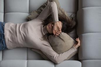 Une femme en plein sommeil